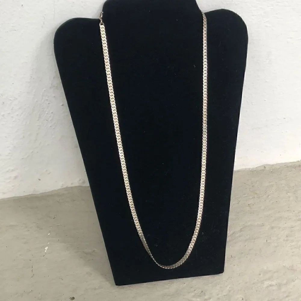 Metal necklace